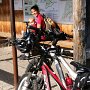 Mittagspause an der Bushaltestelle in Saltria